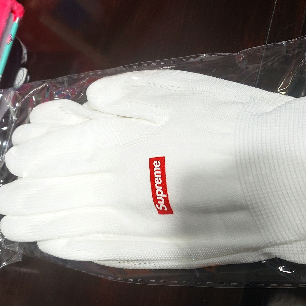 Supreme rubberized gloves